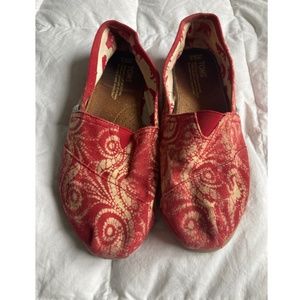 Red Pattern TOMS